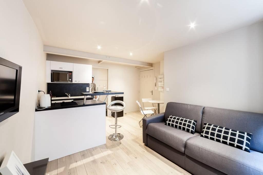 Studio Parfaitement Equipe - Metro Cordeliers Ail Lyon Exterior photo